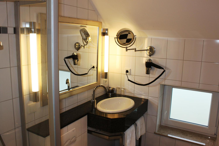 Bathroom 5, Hotel Frankenbach, Rheingau-Taunus-Kreis