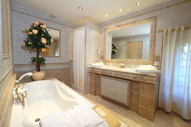 Bathroom 3, L'Enclos des Lauriers Roses, Gard