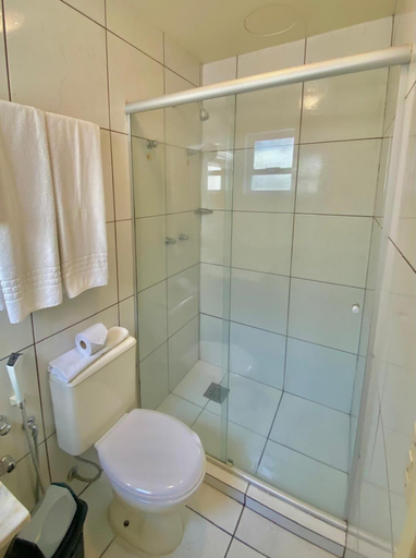 Bathroom 4, Coral Express, Porto Alegre