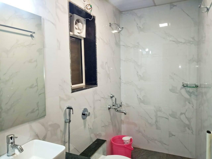 Bathroom, Heaven Hills Resort, Satara
