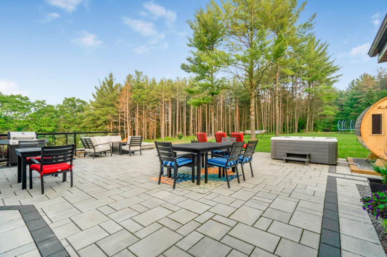Room 2, Georgina. New 4 Bedroom House Near Lake Simcoe, York