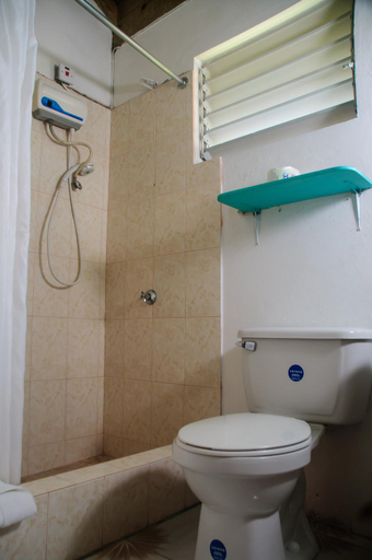 Bathroom 4, Firefly Beach Cottages