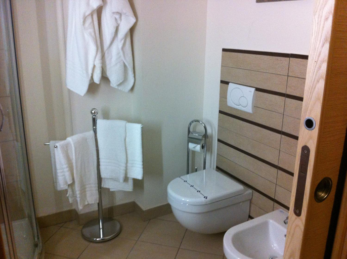 Bathroom 5, EliHotel, Messina