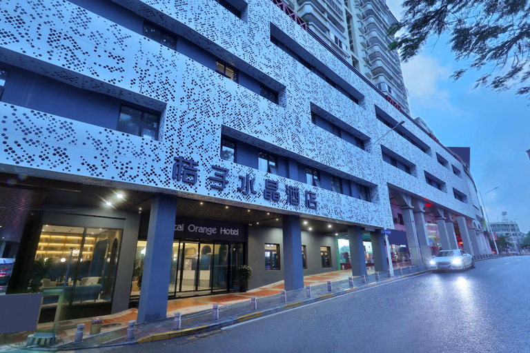 Exterior & Views
