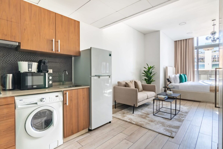 Room 4, Silkhaus Modern Balcony Over Difc Studio Pool, Dubai