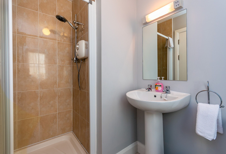 Room 3, 3 Bedroom pet Friendly Home With Access to Pool