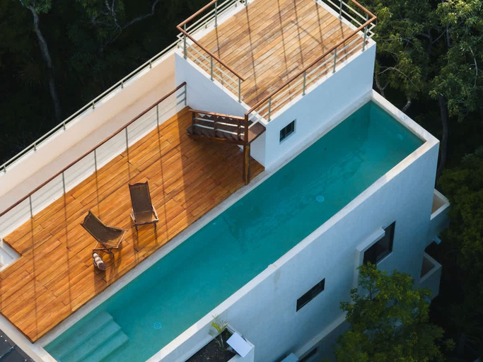 Room 4, Luxury Jungle Retreat Sleeps 10 Rooftop Pool, Cozumel