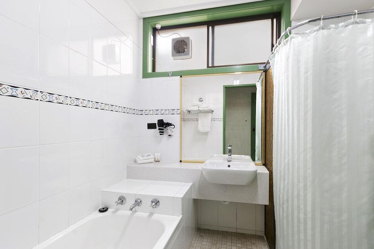 Bathroom 3, Emmanuel Holiday Apartment, E. Gippsland - Bairnsdale