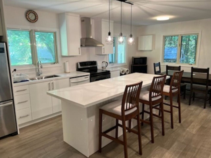 Room 5, Marmora Hideaway - Peaceful Cottage w Wi-fi Clearwater, Hastings