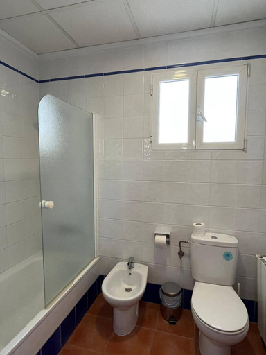 Bathroom 5, Hotel Ramis fundado en 1969, Alicante