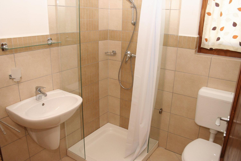 Bathroom 4, Barack Thermal & Natura Apartments, Kecskemét