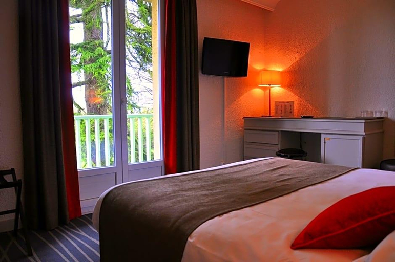 Bedroom 3, Logis Hotels- Hotel et Restaurant Domaine de Fompeyre, Gironde