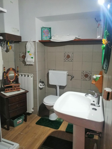 Bathroom 5, Albergo Andromeda, L'Aquila