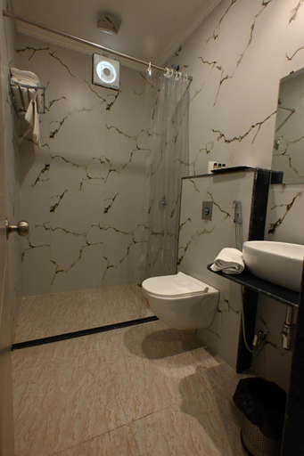 Bathroom 3, Tarang Stay Inn, Varanasi