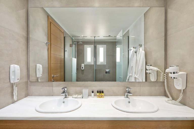 Bathroom 5, Apollo Palace, Ionian Islands