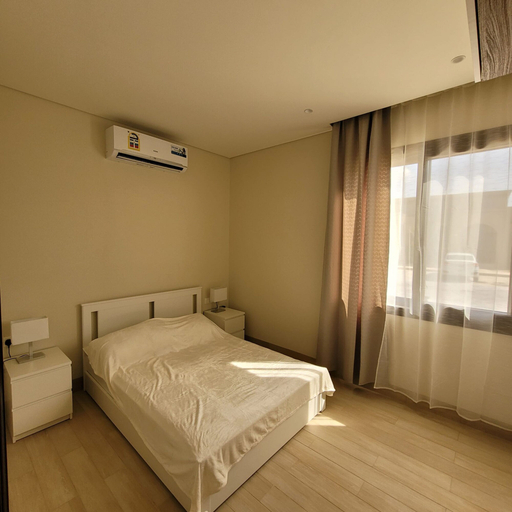 Room 5, Chic 1-bedroom With Pool View, Taqah