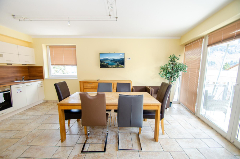Room 4, Penthouse A Zell am See With Lake View, Zell am See