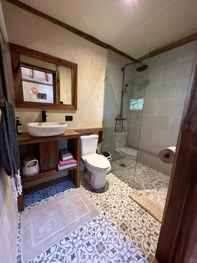 Bathroom 3, Tierra Encantada Wellness Center, Nicoya