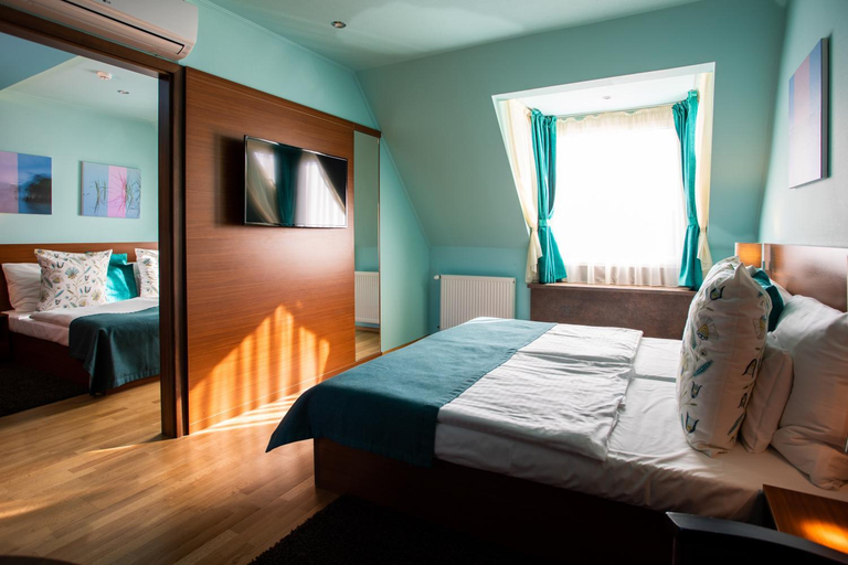 Bedroom 2, Topart Hotel, Siófok