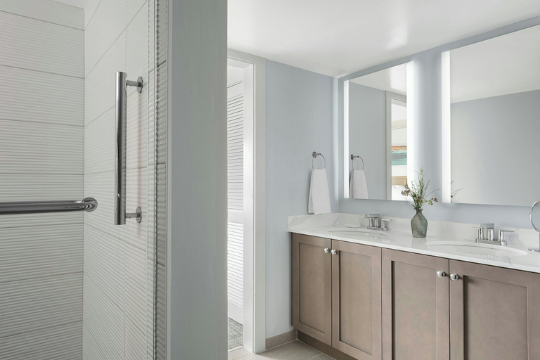 Bathroom 3, Marriott's Harbour Point and Sunset Pointe at Shelter Cove, Beaufort