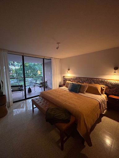 Room 4, 21 Wonderful Apartment Location Design Balcony AC, Del Centro
