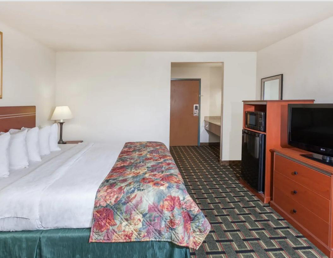 Bedroom 2, Fairbridge Inn Express Decatur Forsyth, Macon