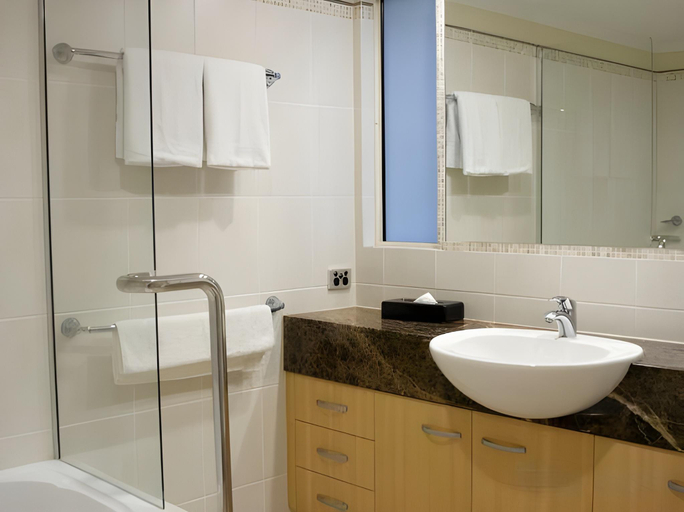 Bathroom 5, Paradise Links Resort, Douglas