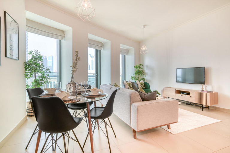 Room 5, Trendy 2BR Downtown Apt Steps From Burj Khalifa, Dubai