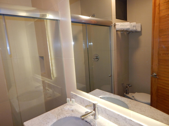 Bathroom 4, Hotel El Salvador, Mexico City