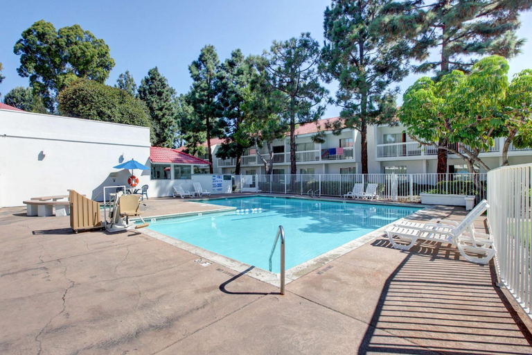 Sport & Beauty 4, Motel 6 Irvine - Orange County Airport, Orange