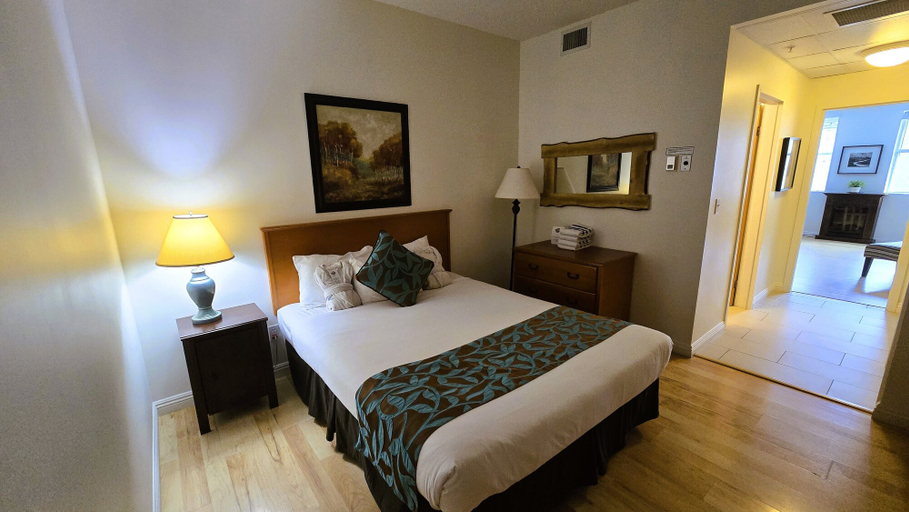Bedroom 3, Sunset Mountain Inn and Spa, Division No. 15
