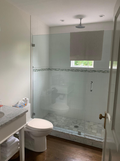 Bathroom, Bridgehampton Inn, Suffolk