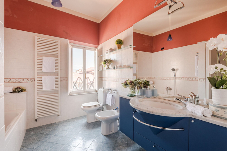 Room 5, Horizon Vista Penthouse, Lucca