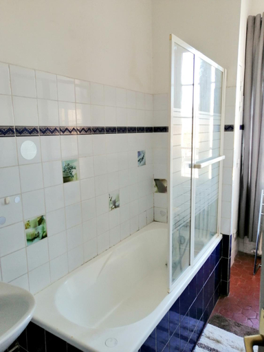 Bathroom, Appartement charmant a La Seyne-sur-Mer 44 m² avec terrasse, Var