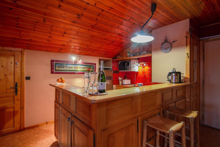 Room 2, La Pers v Rance 15 - Le Triangle d Or, Haute-Savoie
