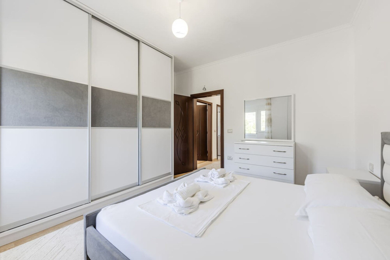 Room 5, Hometown Apartment 2 by PikHost, Gjirokastrës