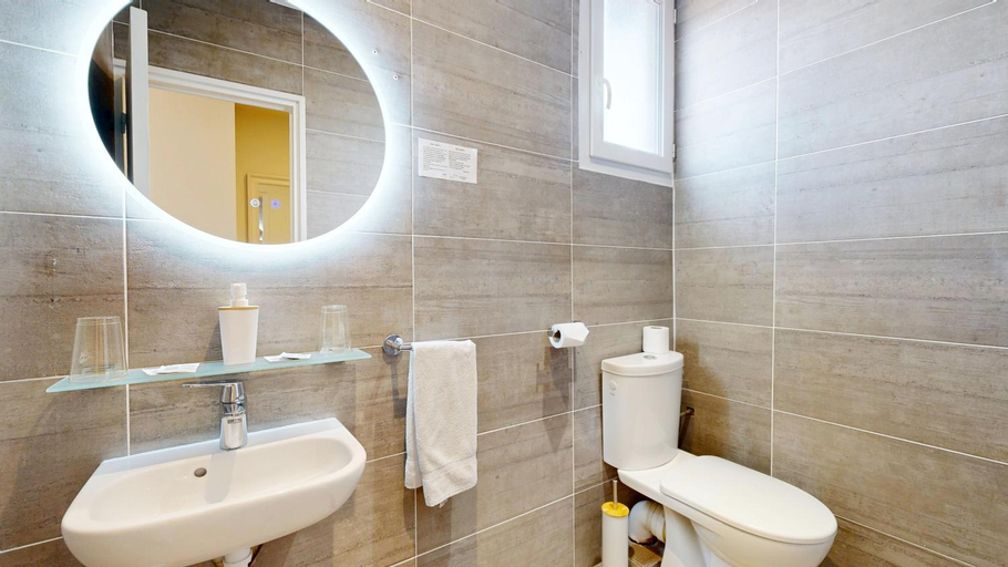 Bathroom 3, Hotel Solara, Alpes-Maritimes