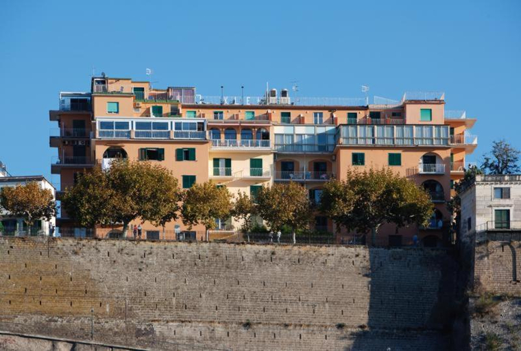 Exterior & Views 2, Hotel Klein Wien, Napoli