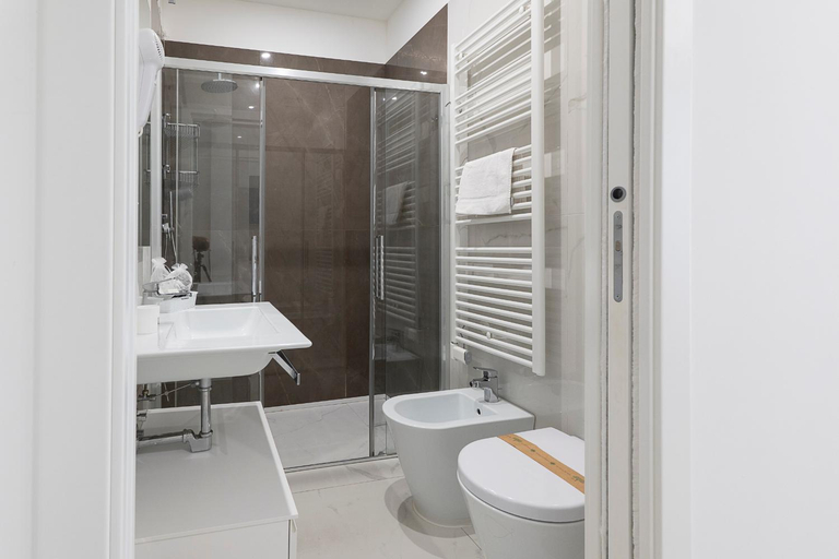Bathroom 3, Residence Flow-R, Rimini