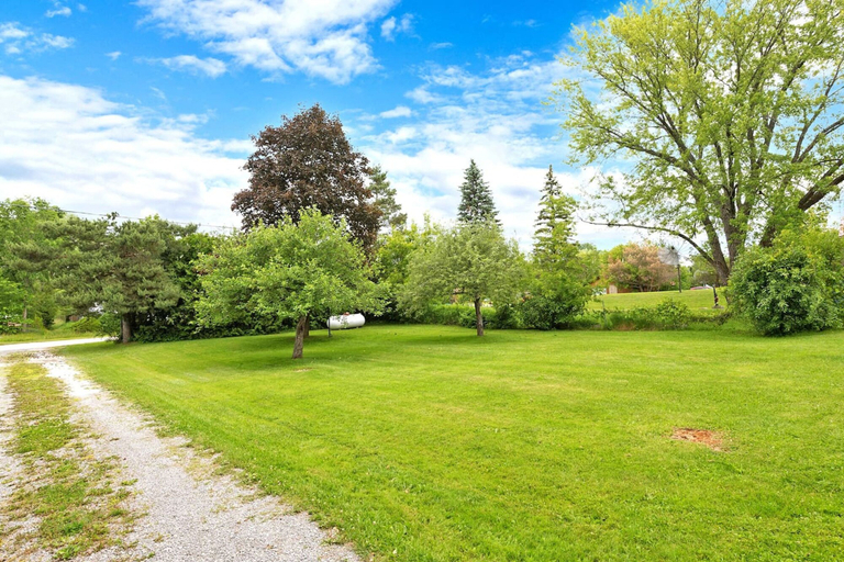 Room 3, Charming Lakeside Cottage, Kawartha Lakes