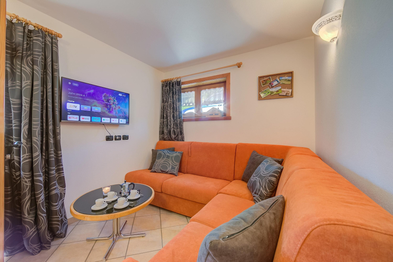 Room 4, Chalet Sciachilo Ski In-ski Out Mt 10, Sondrio