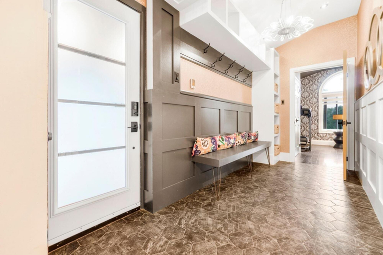 Room 3, Georgina. New 4 Bedroom House Near Lake Simcoe, York