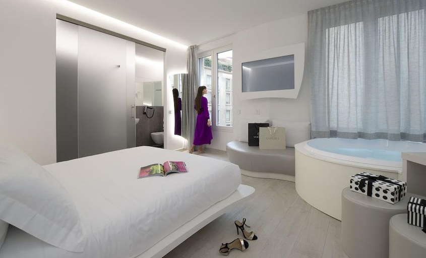Others 3, AHD Rooms, Milano