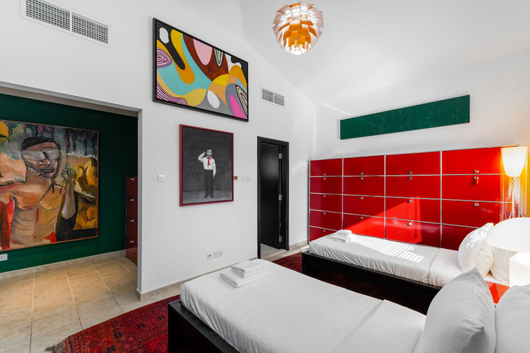 Room 3, Artsy 4BR DIP Villa w Community Pool Gym, Dubai
