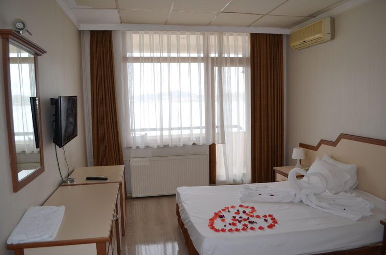 Bedroom 3, Ayvalık Palas Hotel, Ayvalık