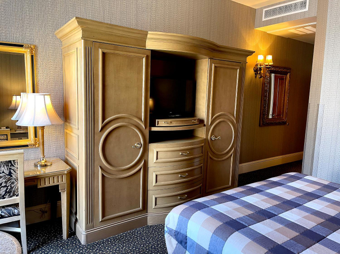 Bedroom 2, Celebrity Boutique Hotel, Lawrence