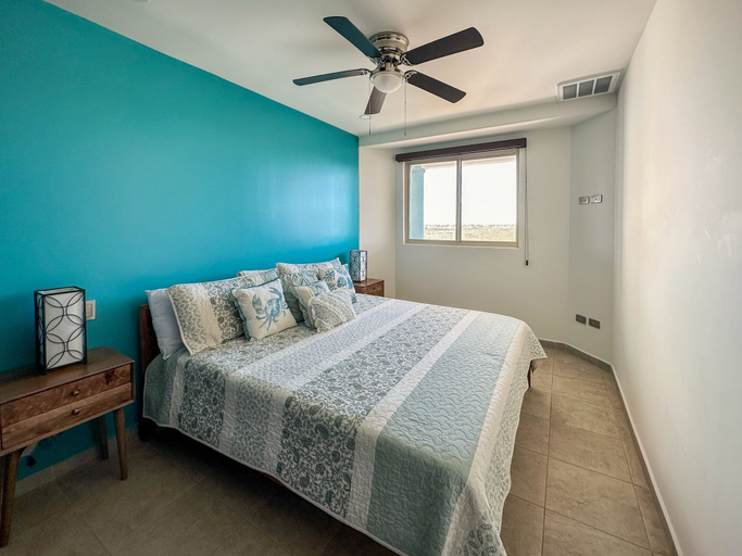 Room 5, Upscale Ocean View Condo Close to it all Great, Puerto Peñasco
