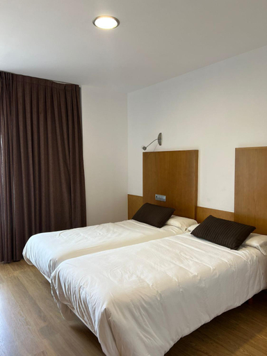 Bedroom 3, Hotel Lusitano, Ourense