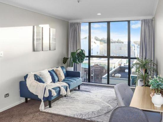 2, Cozy 2-Bedroom Retreat Steps from Sky Tower, Waitakere