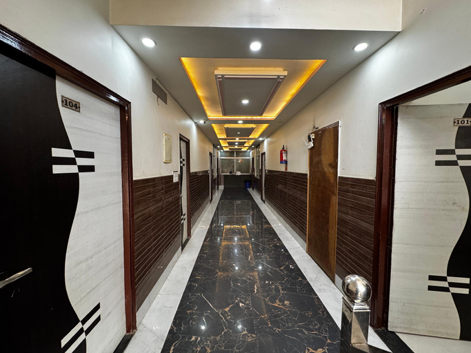 Public Area 2, SHRI KAMAL DHAM, Mathura